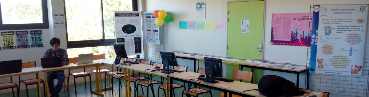 Pr&eacute;paration d'une session Picasoft par Andres Maldonado &agrave; la F&ecirc;te de la science &agrave; l'UTC (octobre 2018)